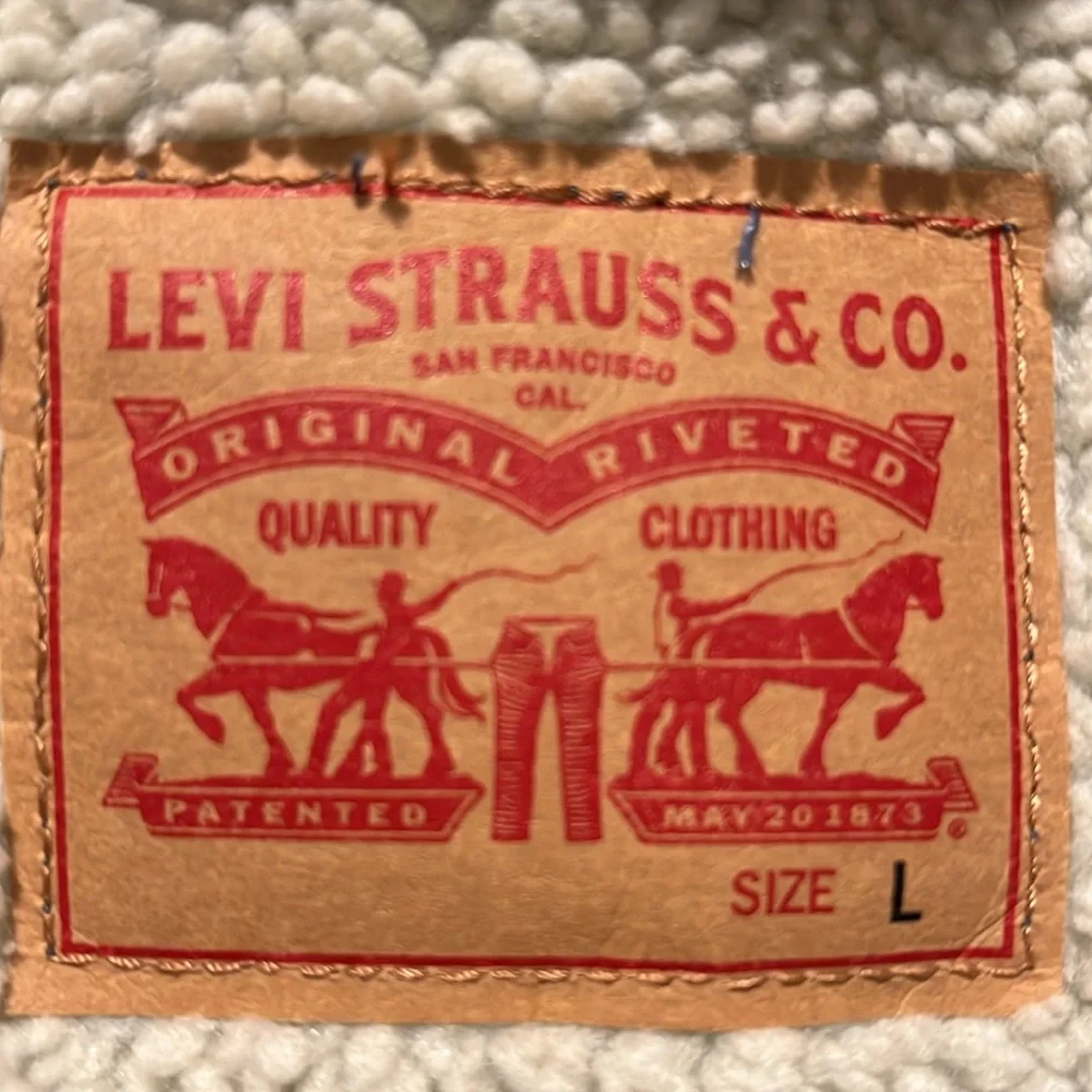 LevisType 3 Sherpa Trucker Denim Blue Jacket Women’s Size L - Picture 11 of 16